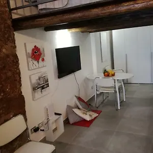  Apartment La Casetta Di Marta Ai Quattro Canti Italy